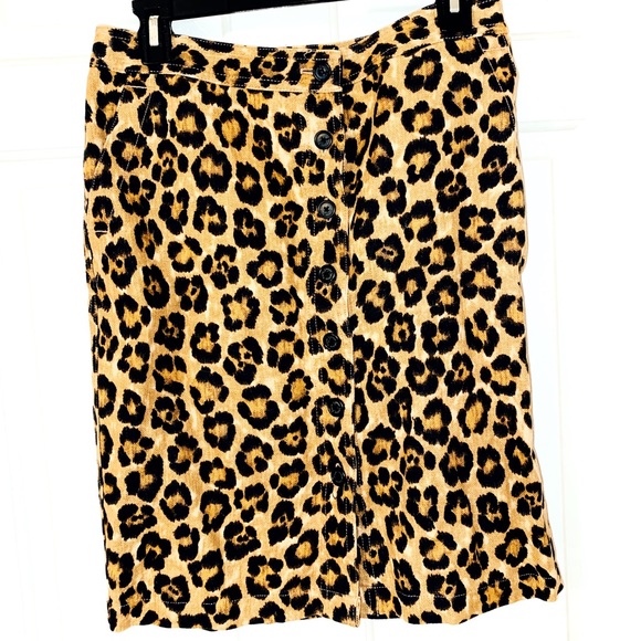 Dresses & Skirts - Cheetah Pencil skirt with buttons